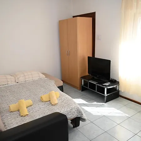Cozy In With Free Parking And Olive Garden Apartman Zára