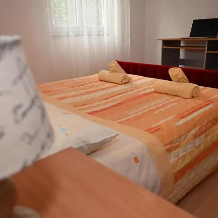 Apartamento Cozy In With Free Parking And Olive Garden Zadar